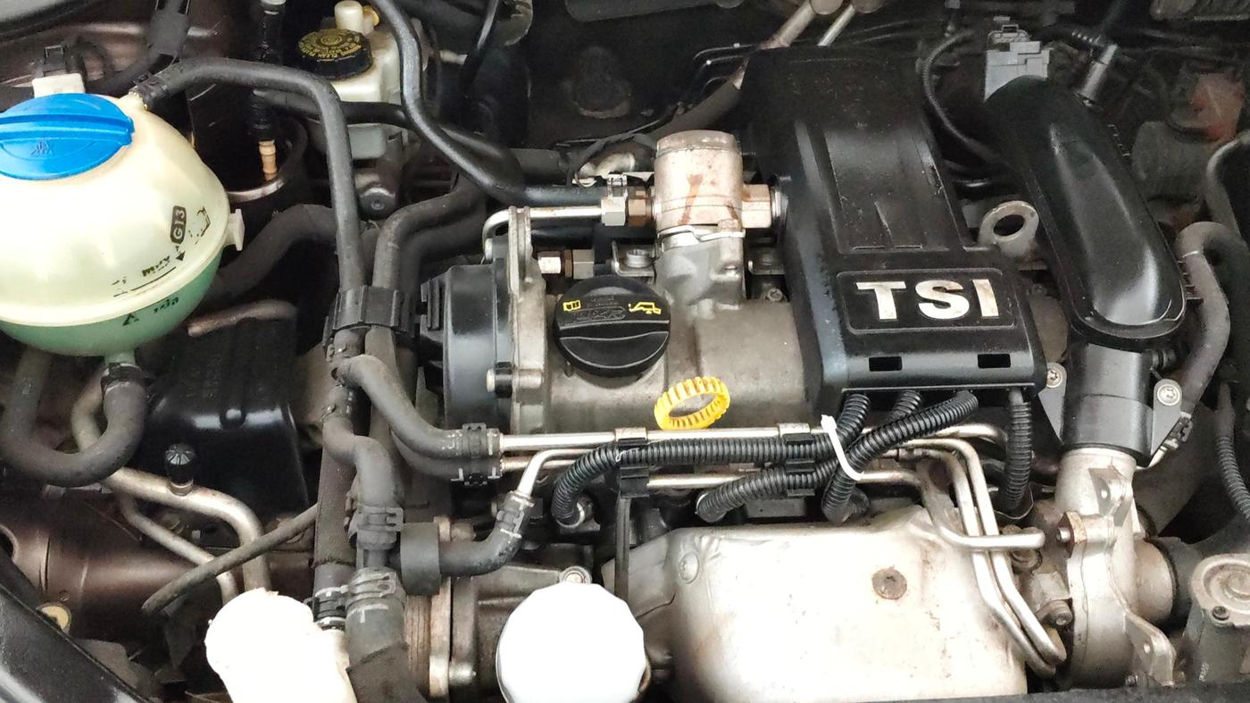 2014 Volkswagen Vento HIGHLINE PETROL AT, Petrol, Automatic, 92,363 km, Engine View - Right