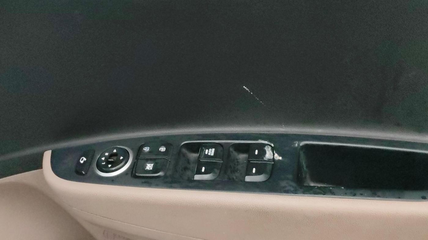 2015 Hyundai Grand i10 ASTA AT 1.2 KAPPA VTVT, Petrol, Automatic, 35,469 km, Driver Side Door Panels Control