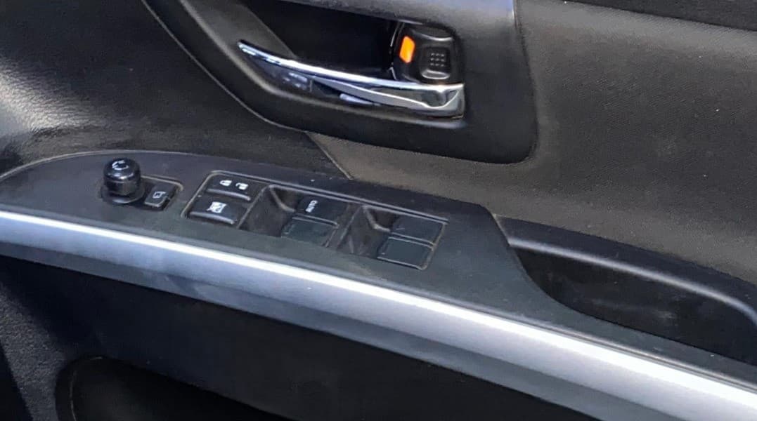 2021 Maruti S Cross ALPHA 1.5, Petrol, Manual, 75,560 km, Driver Side Door Panels Control