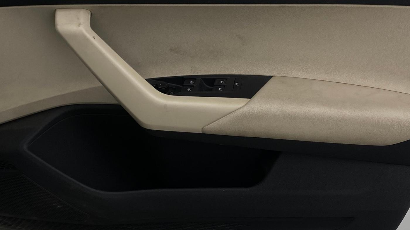 2022 Volkswagen VIRTUS HIGHLINE TSI 1.0 MT, Petrol, Manual, 79,433 km, Driver Side Door Panels Control