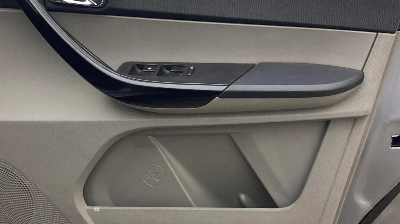 2019 Tata Tiago XZ PLUS PETROL, Petrol, Manual, 38,256 km, Driver Side Door Panels Control