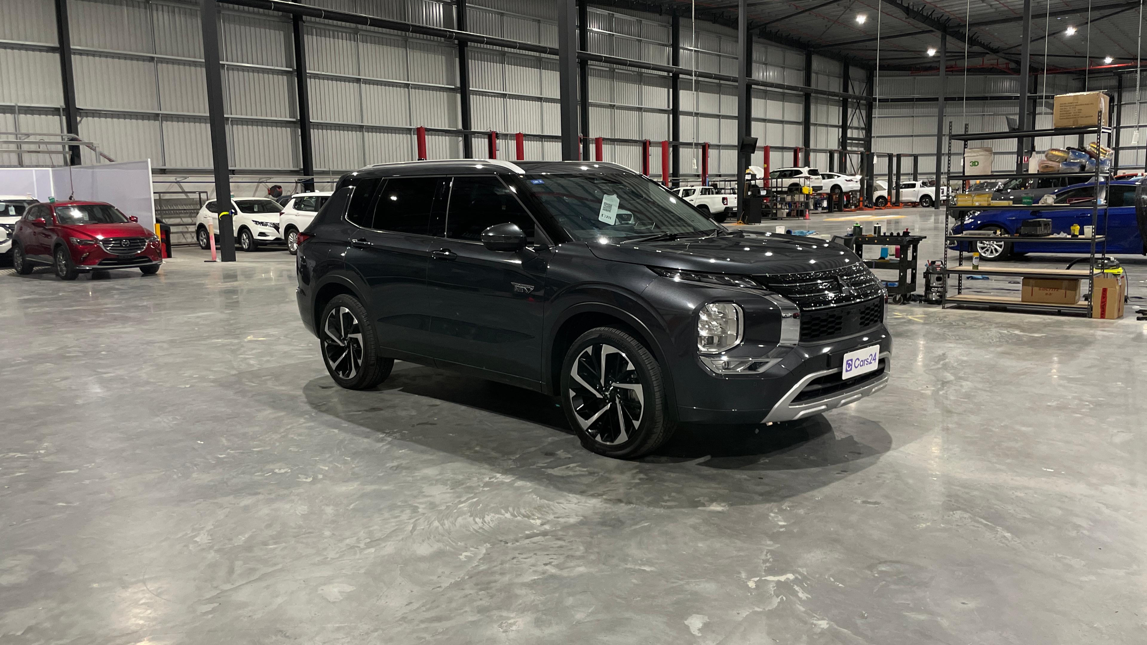 Mitsubishi Outlander image