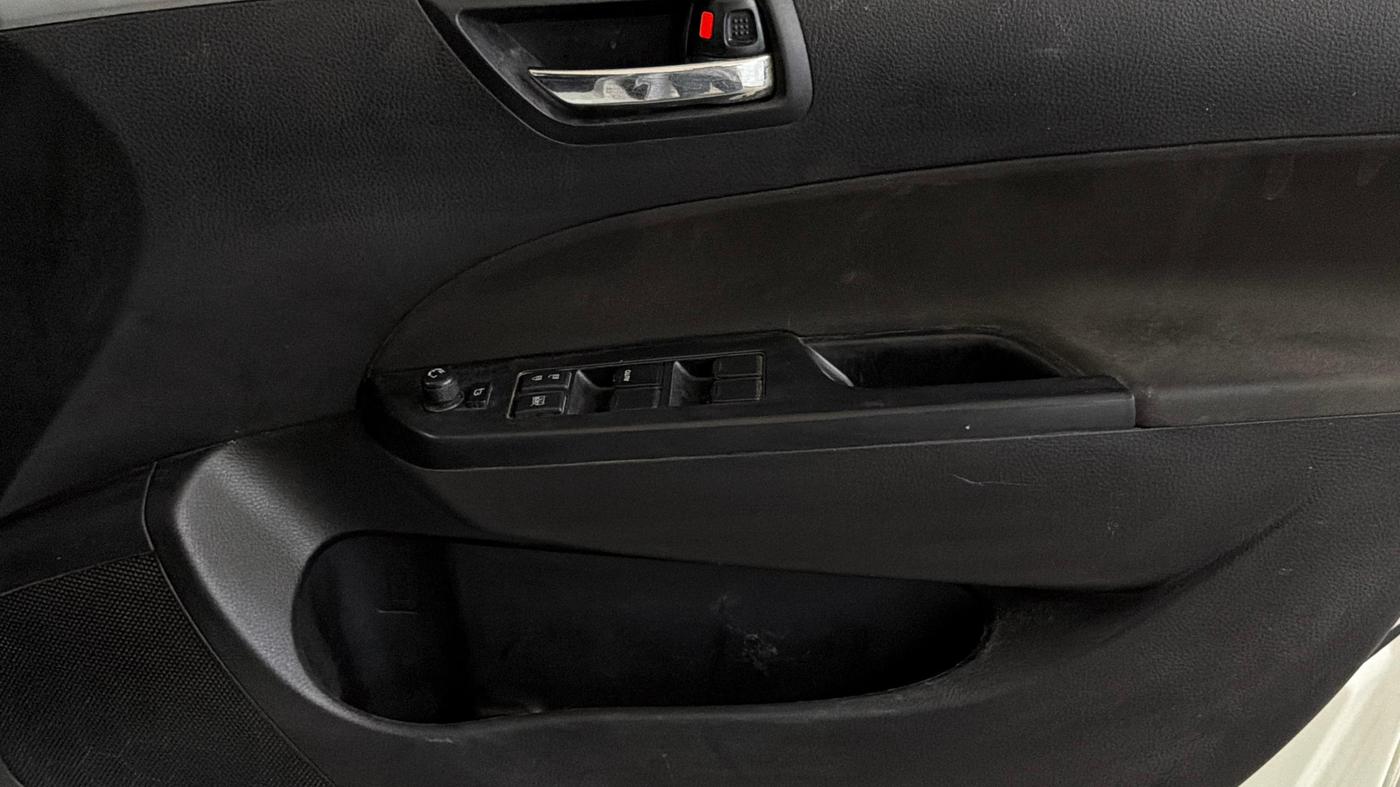 2014 Maruti Swift VXI, Petrol, Manual, 35,087 km, Driver Side Door Panels Control