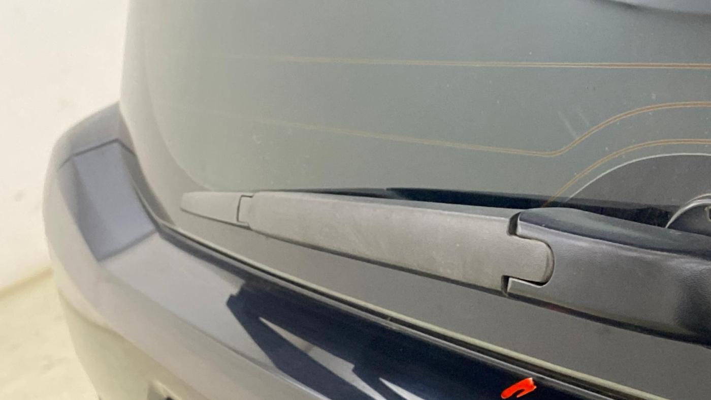 2018 Toyota Innova Crysta 2.8 ZX AT 7 STR, Diesel, Automatic, 1,07,889 km, Rear Wiper