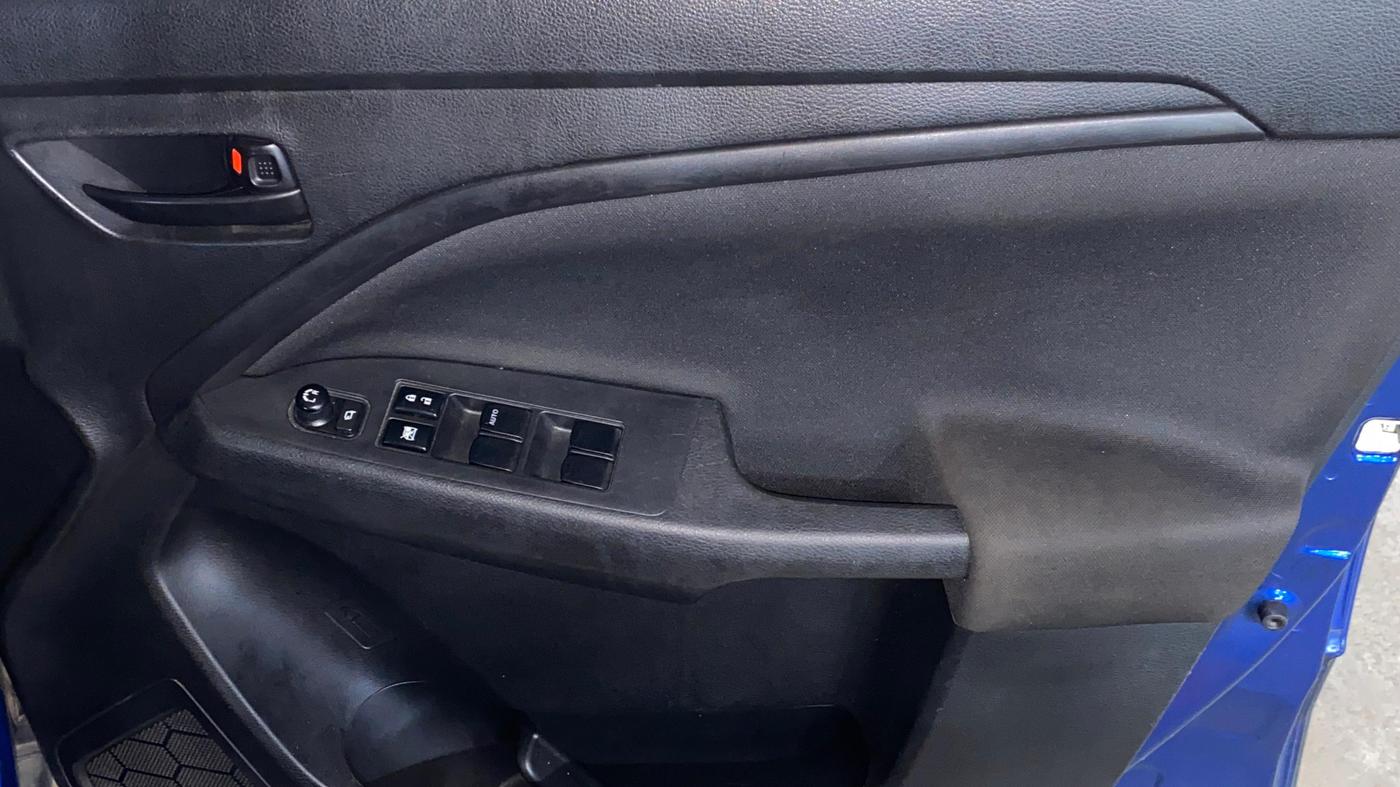2023 Maruti BREZZA VXI SMART HYBRID, Petrol, Manual, 37,181 km, Driver Side Door Panels Control