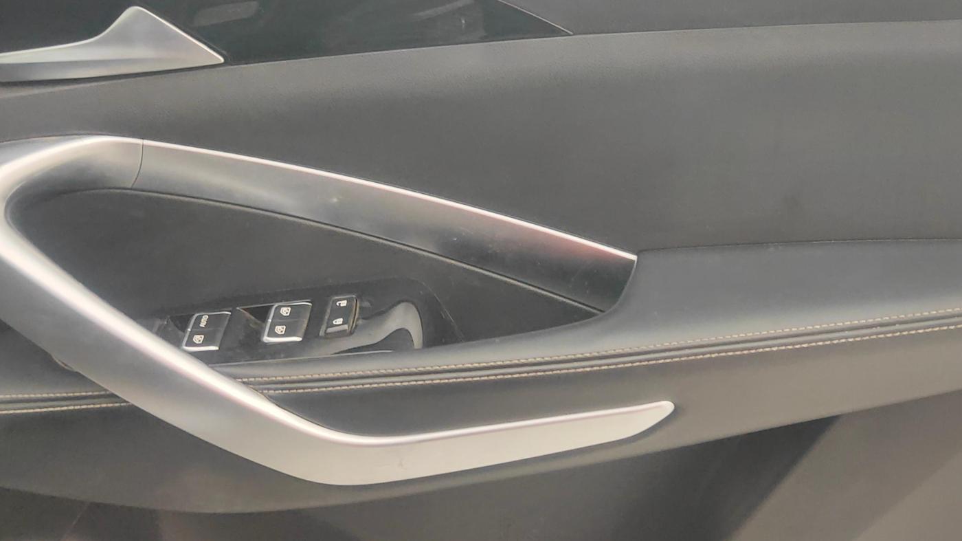 2022 MG HECTOR SHARP 1.5 PETROL CVT, Petrol, Automatic, 27,929 km, Driver Side Door Panels Control
