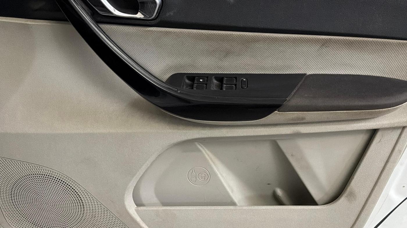 2022 Tata TIGOR XZ PLUS CNG, CNG, Manual, 61,141 km, Driver Side Door Panels Control