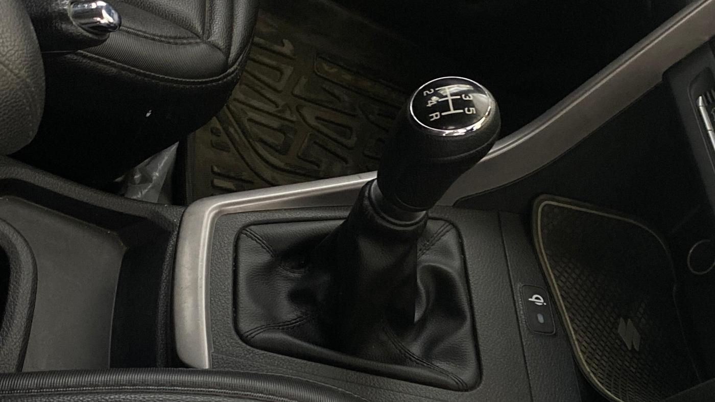 2022 Maruti BREZZA ZXI + SMART HYBRID, Petrol, Manual, 21,484 km, Gear Lever
