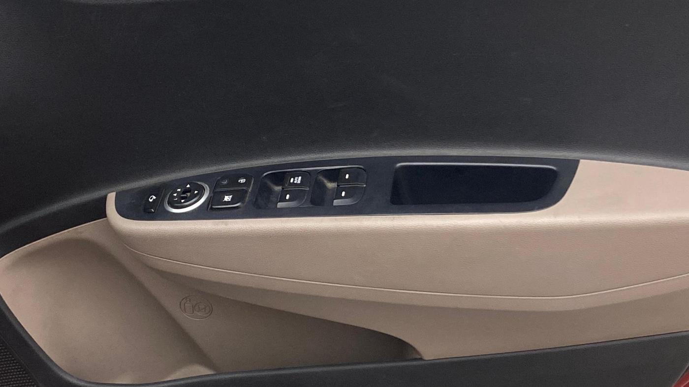 2016 Hyundai Xcent S AT 1.2, Petrol, Automatic, 46,911 km, Driver Side Door Panels Control