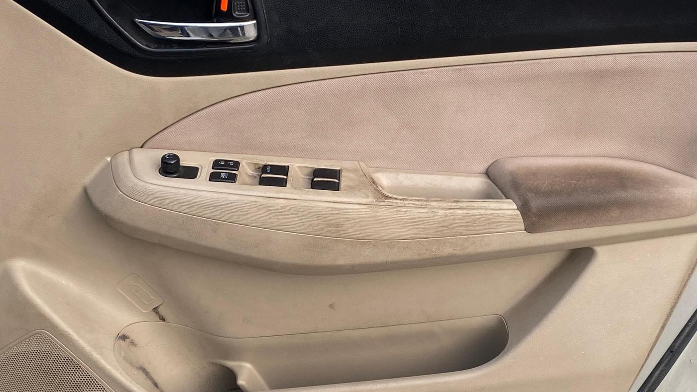 2018 Maruti Dzire VDI AMT, Diesel, Automatic, 1,17,772 km, Driver Side Door Panels Control