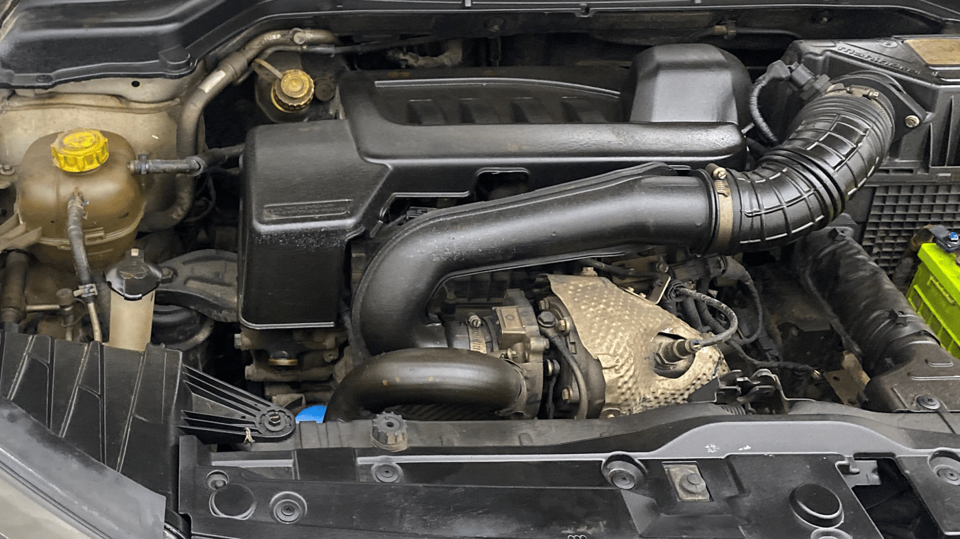 2022 Mahindra XUV300 W6 1.5 DIESEL AMT, Diesel, Automatic, 14,620 km, Engine View - Right