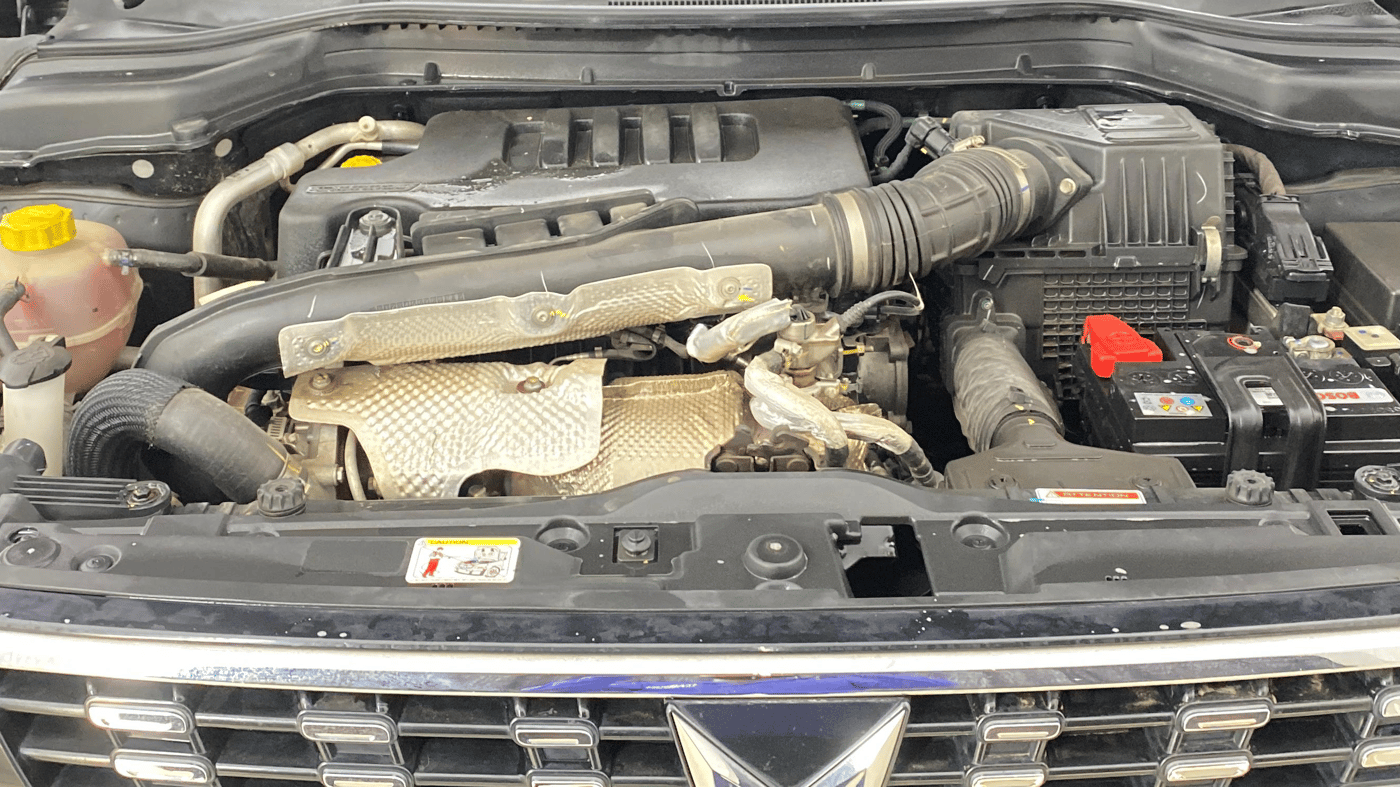 2023 Mahindra XUV300 W8 1.5 DIESEL, Diesel, Manual, 24,456 km, Engine View