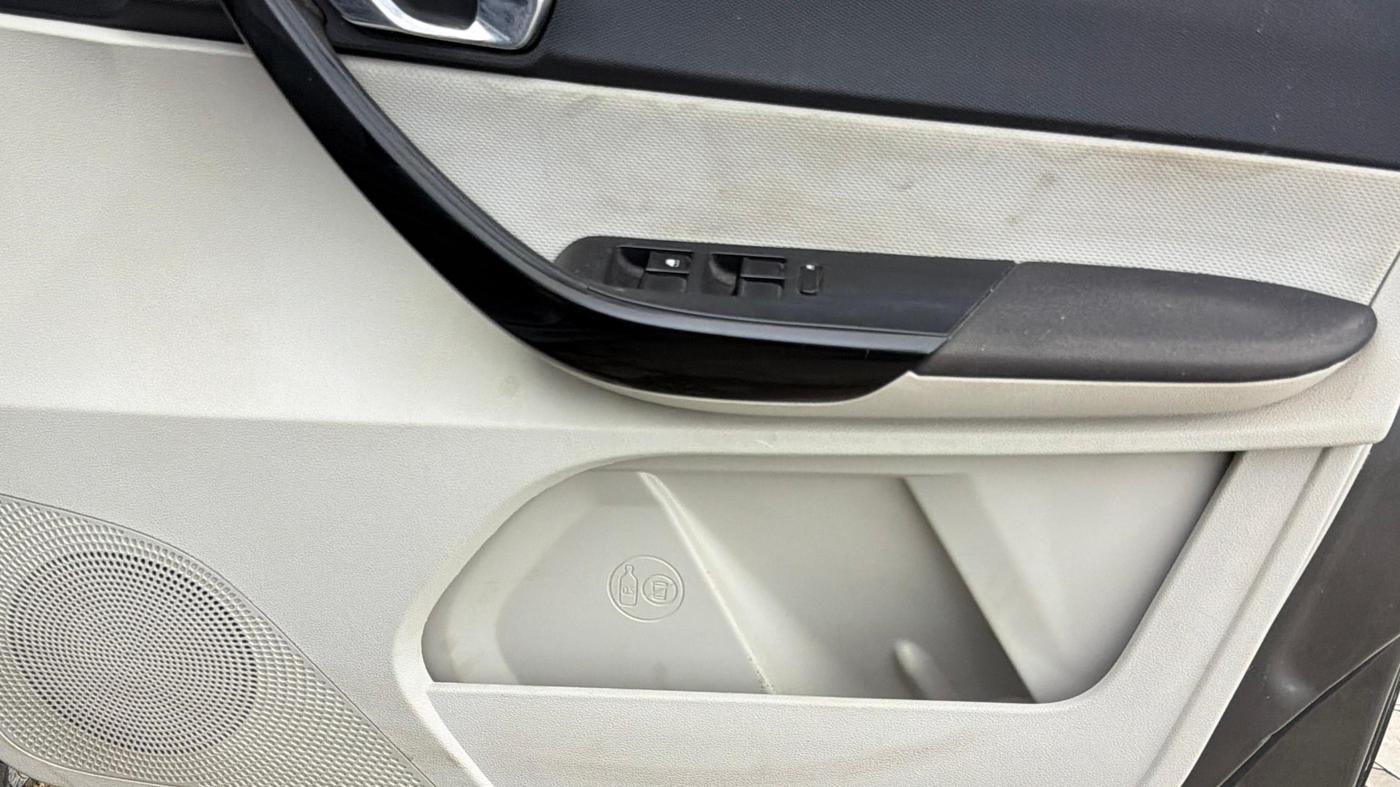 2022 Tata TIGOR XZ PLUS CNG, CNG, Manual, 49,342 km, Driver Side Door Panels Control