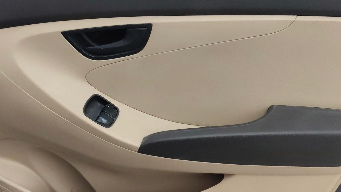 2015 Hyundai Eon 1.0 MAGNA +, Petrol, Manual, 43,205 km, Driver Side Door Panels Control
