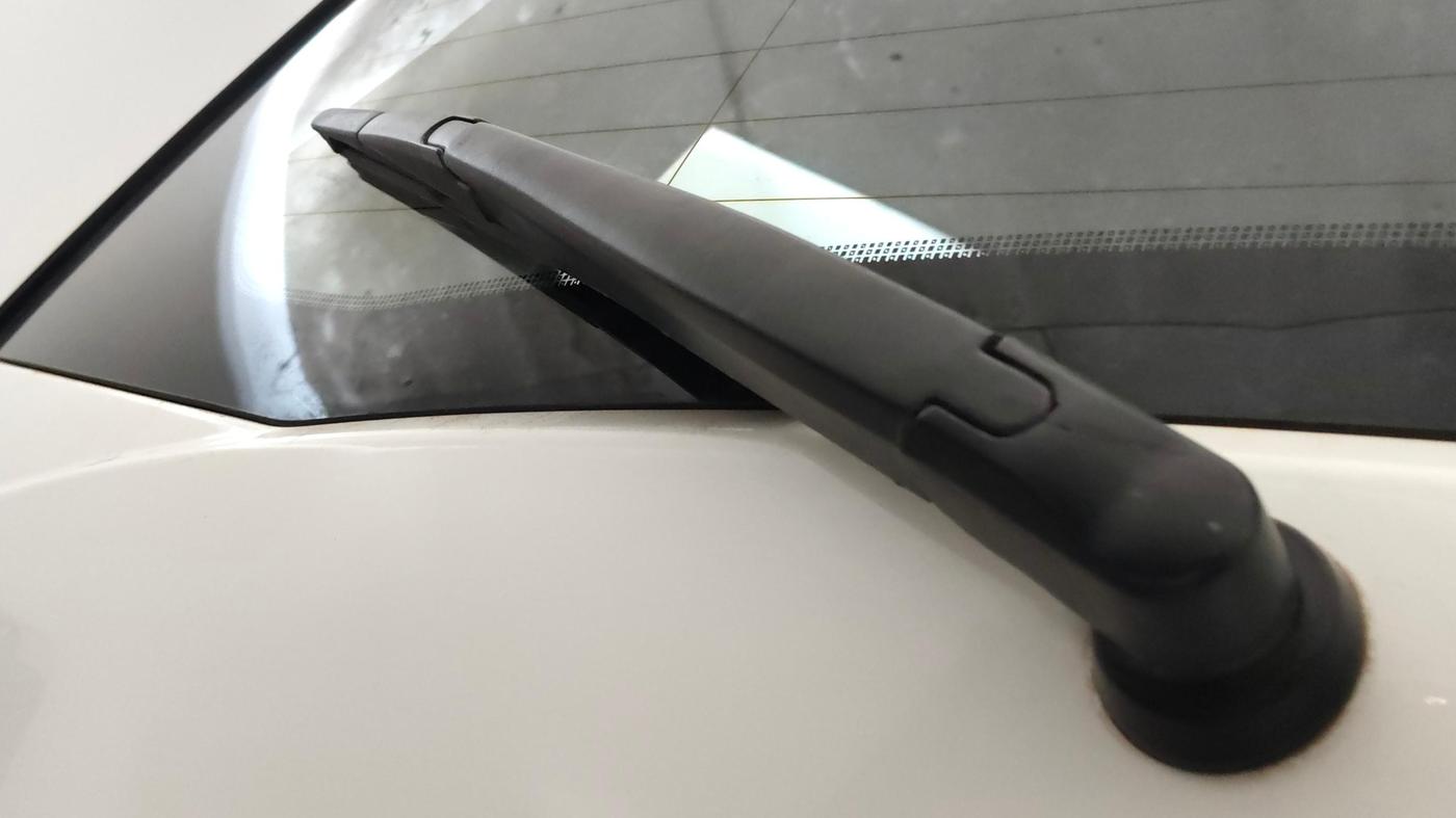 2017 Mahindra XUV500 W10 SPORTZ EDITION MT, Diesel, Manual, 1,00,217 km, Rear Wiper