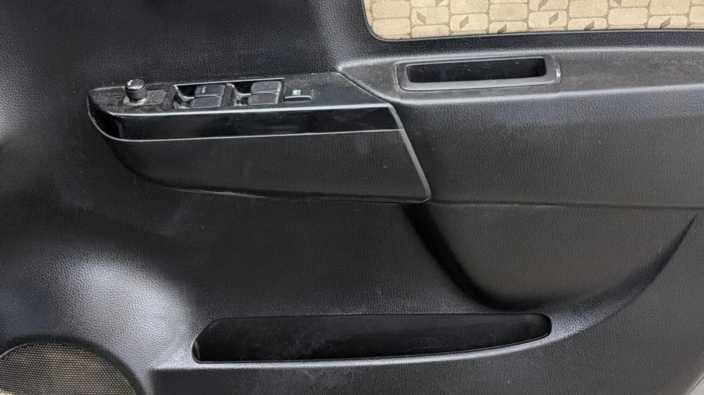 2017 Maruti Wagon R 1.0 VXI, Petrol, Manual, 43,479 km, Driver Side Door Panels Control