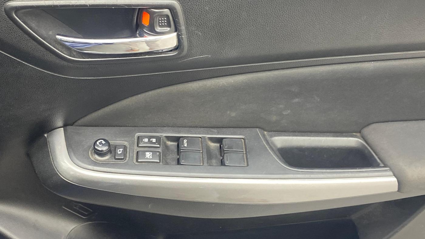 2020 Maruti Swift ZXI, Petrol, Manual, 79,658 km, Driver Side Door Panels Control