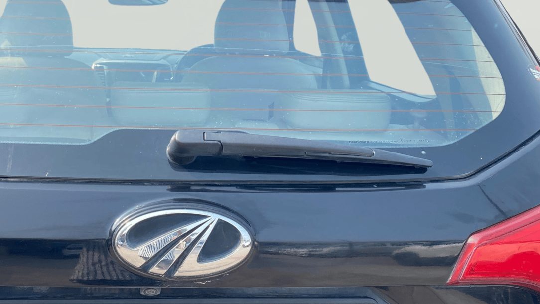 2019 Mahindra XUV300 W8 (O) 1.2 PETROL, Petrol, Manual, 1,00,047 km, Rear Wiper
