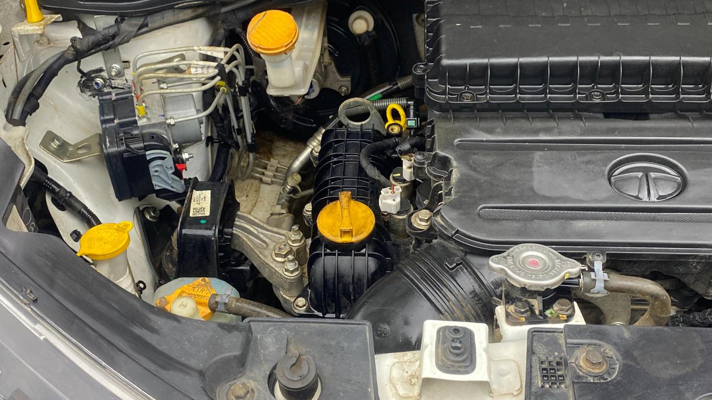 2022 Tata PUNCH CREATIVE  MT, Petrol, Manual, 1,04,764 km, Engine View - Right