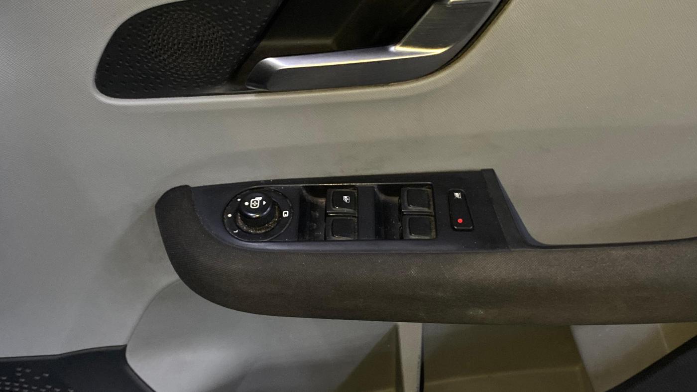 2020 Tata ALTROZ XZ PETROL, Petrol, Manual, 81,756 km, Driver Side Door Panels Control