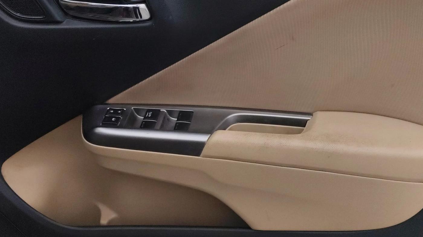 2015 Honda City 1.5L I-VTEC V MT, Petrol, Manual, 1,09,710 km, Driver Side Door Panels Control