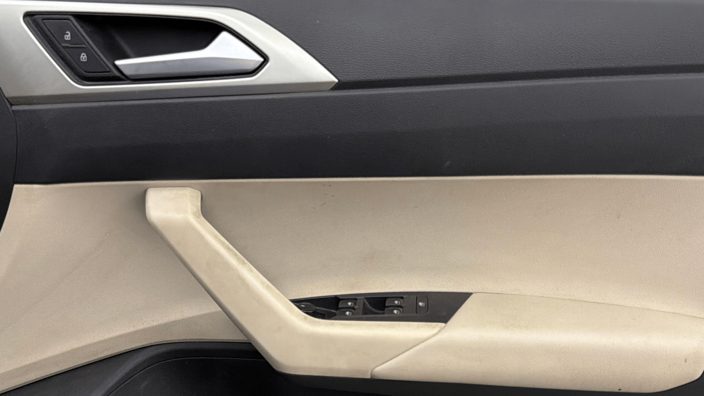 2022 Volkswagen VIRTUS HIGHLINE TSI 1.0 MT, Petrol, Manual, 37,119 km, Driver Side Door Panels Control