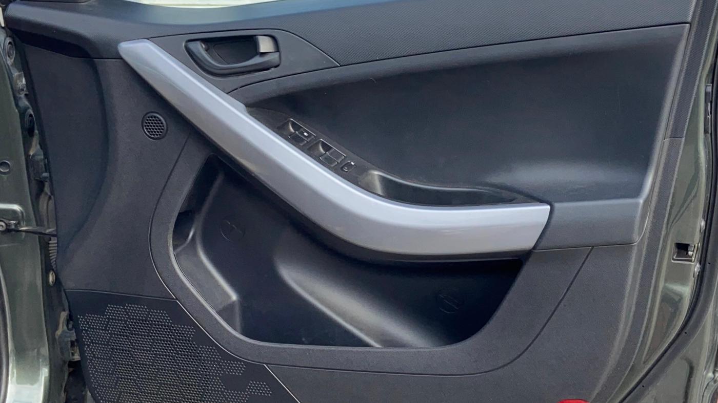 2022 Tata NEXON XM PLUS SUNROOF PETROL, Petrol, Manual, 26,409 km, Driver Side Door Panels Control
