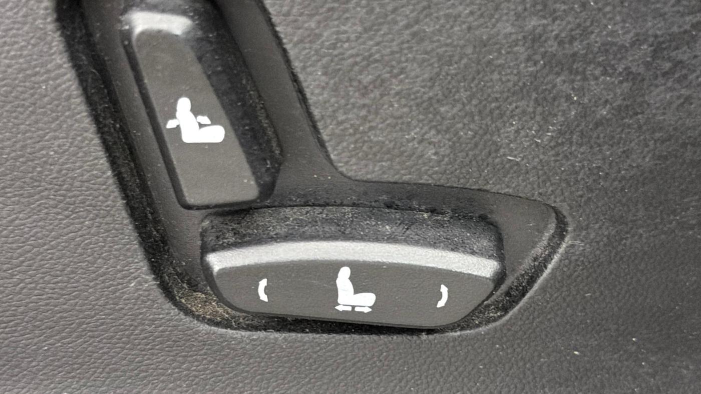 2022 MG HECTOR PLUS SHARP 1.5 PETROL TURBO CVT 6-STR, Petrol, Automatic, 59,668 km, Driver Side Adjustment Panel