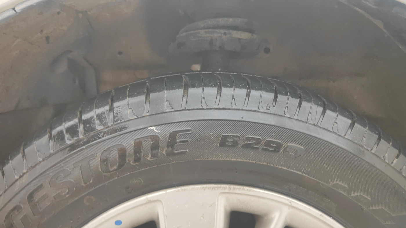 2015 Maruti Swift ZXI, Petrol, Manual, 68,575 km, Left Rear Tyre Tread