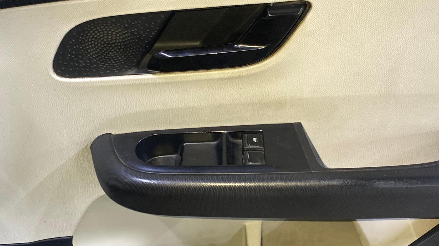 2022 Tata ALTROZ XE PLUS PETROL, Petrol, Manual, 87,657 km, Driver Side Door Panels Control