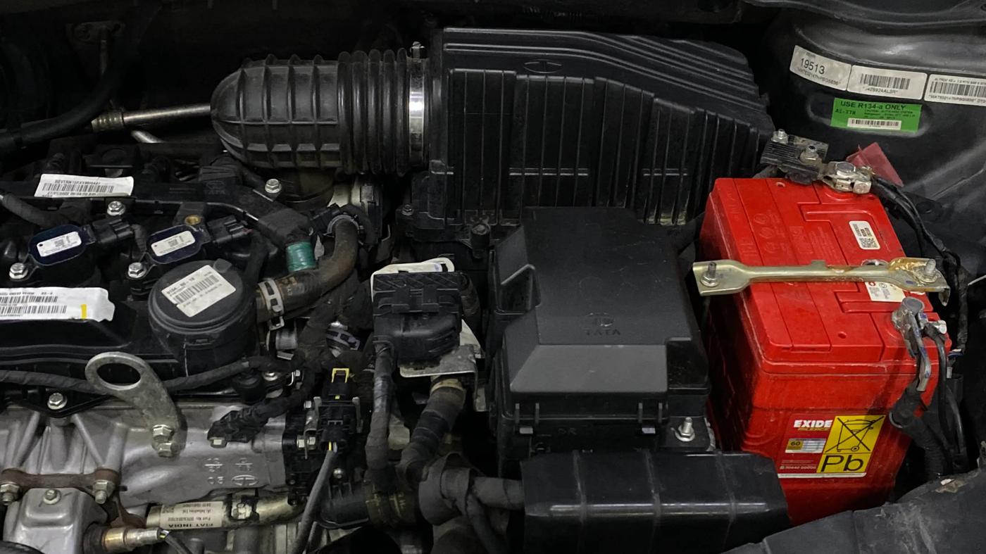 2022 Tata ALTROZ XE PLUS PETROL, Petrol, Manual, 87,657 km, Engine View - Left
