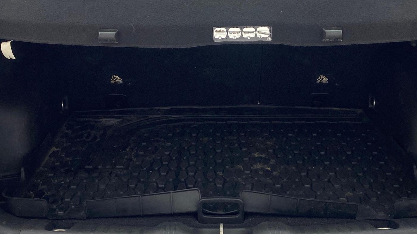 2018 Jeep Compass LIMITED (O) 2.0 DIESEL, Diesel, Manual, 1,22,447 km, Boot Inside
