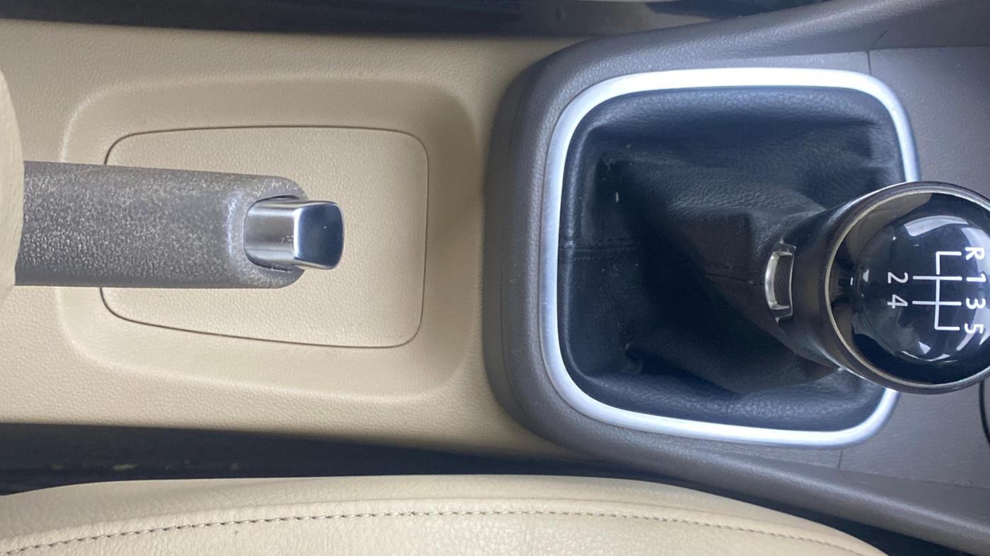 2019 Volkswagen Vento HIGHLINE DIESEL 1.5, Diesel, Manual, 1,33,081 km, Gear Lever
