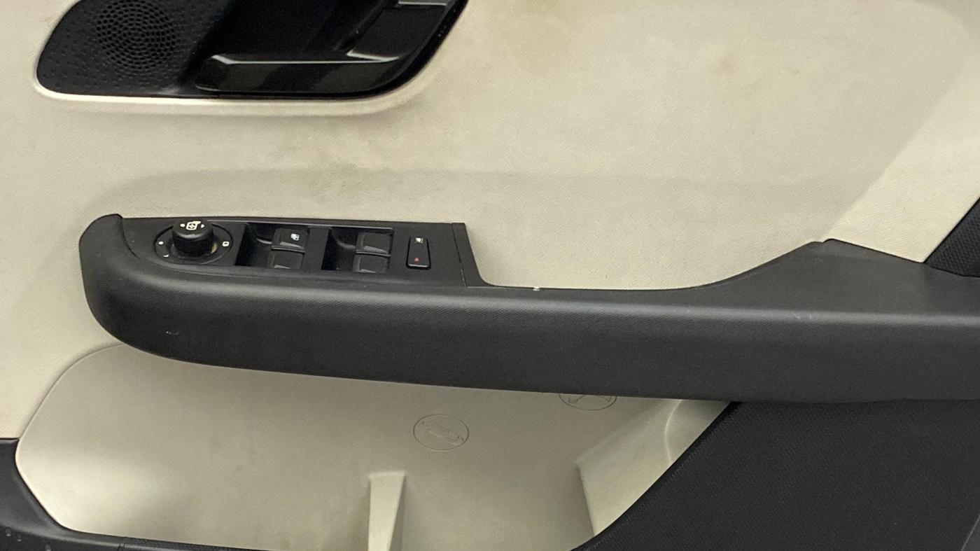 2021 Tata ALTROZ XT PETROL, Petrol, Manual, 25,001 km, Driver Side Door Panels Control