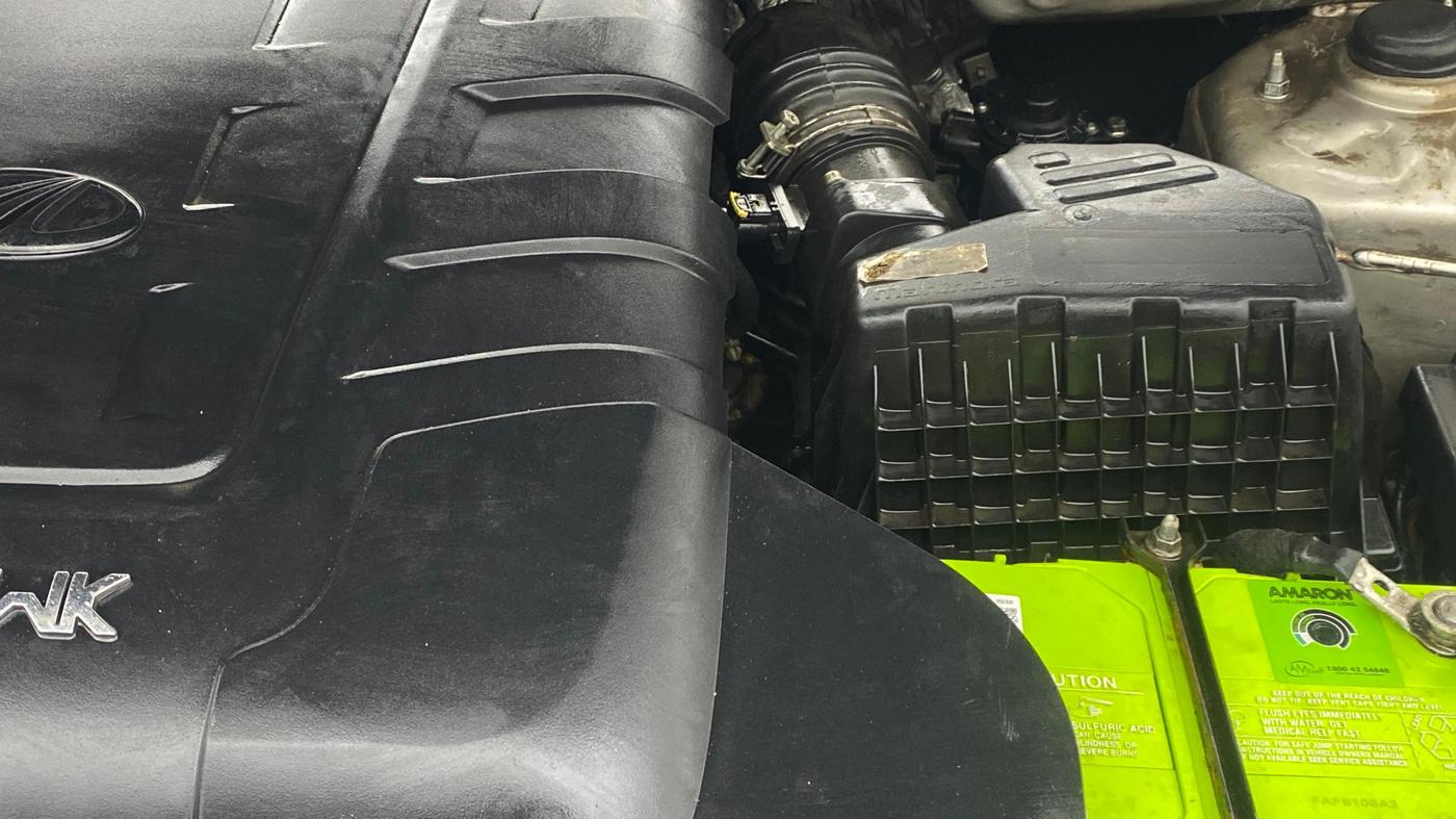 2018 Mahindra XUV500 W7, Diesel, Manual, 1,11,404 km, Engine View - Left