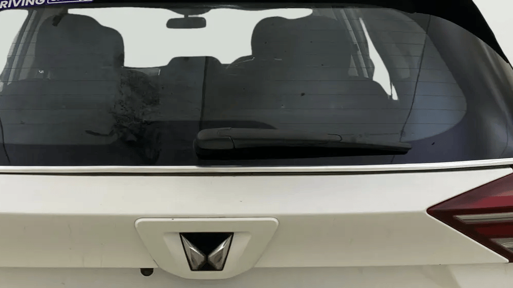 2022 Mahindra XUV700 AX 5 P MT 7 STR, Petrol, Manual, 29,329 km, Rear Wiper