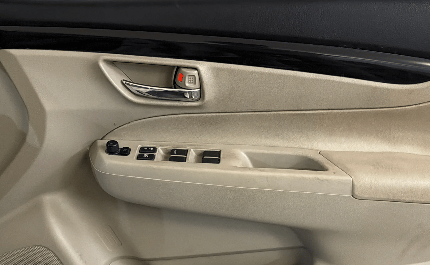 2015 Maruti Ciaz ZXI AT, CNG, Automatic, 69,197 km, Driver Side Door Panels Control