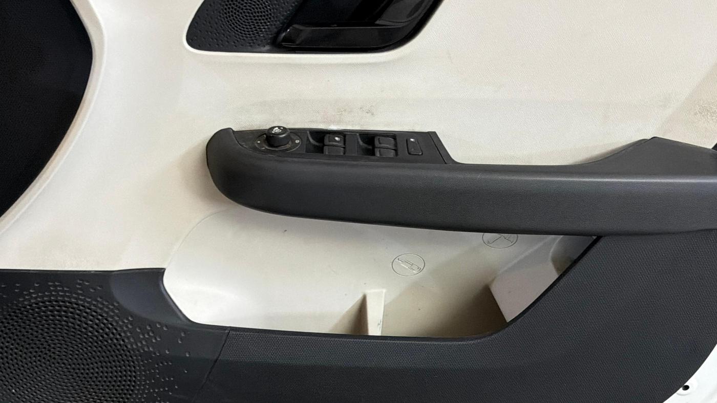 2021 Tata ALTROZ XM PLUS PETROL, Petrol, Manual, 51,469 km, Driver Side Door Panels Control