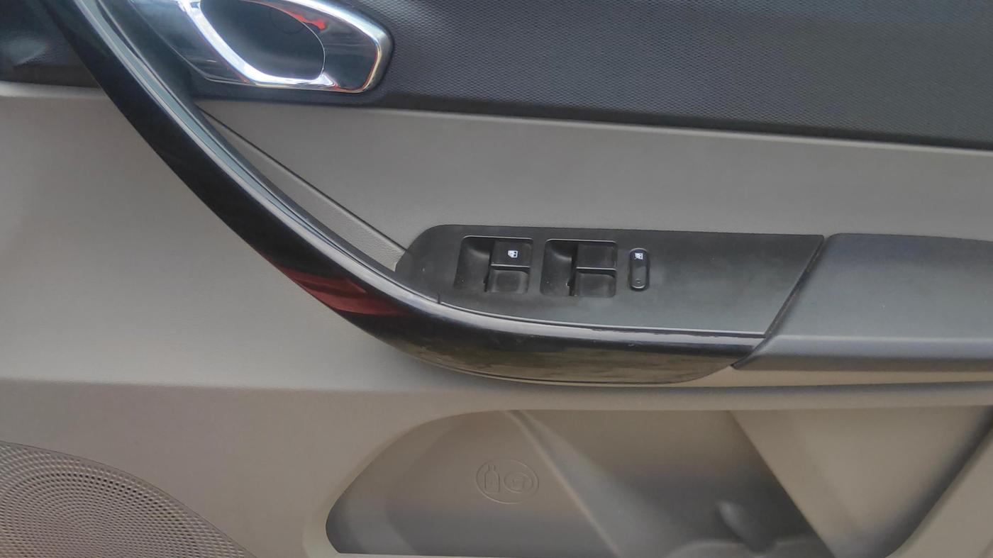 2018 Tata Tiago XZA PETROL, Petrol, Automatic, 72,397 km, Driver Side Door Panels Control