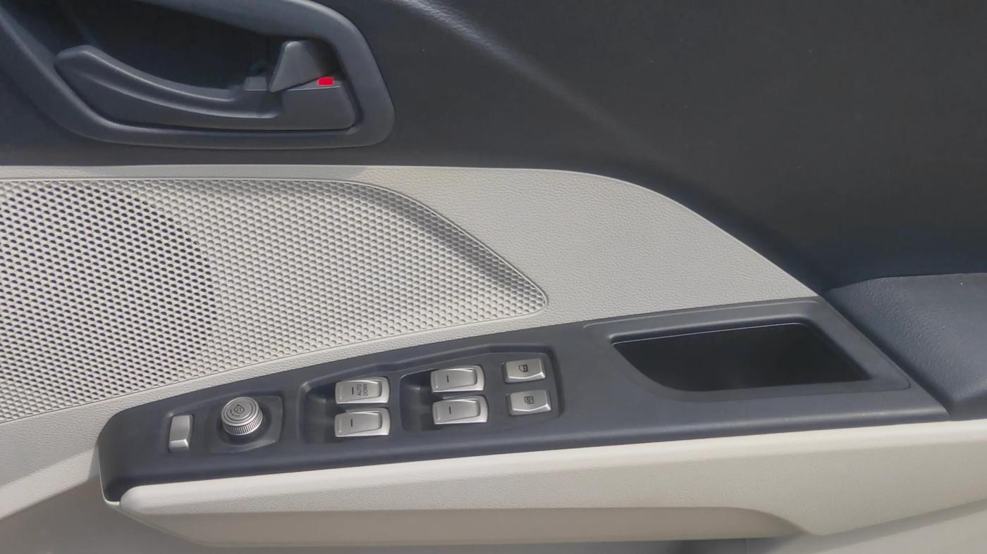 2023 Mahindra XUV300 W4 1.2 PETROL, Petrol, Manual, 13,800 km, Driver Side Door Panels Control