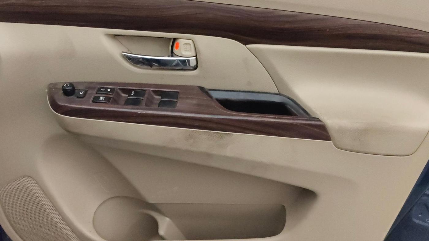 2021 Maruti Ertiga VXI CNG, CNG, Manual, 1,03,747 km, Driver Side Door Panels Control