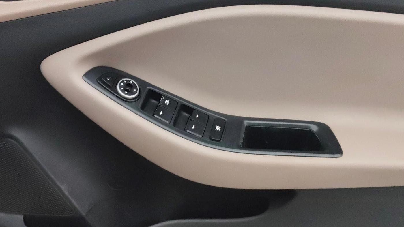2015 Hyundai Elite i20 ASTA 1.2, Petrol, Manual, 96,931 km, Driver Side Door Panels Control