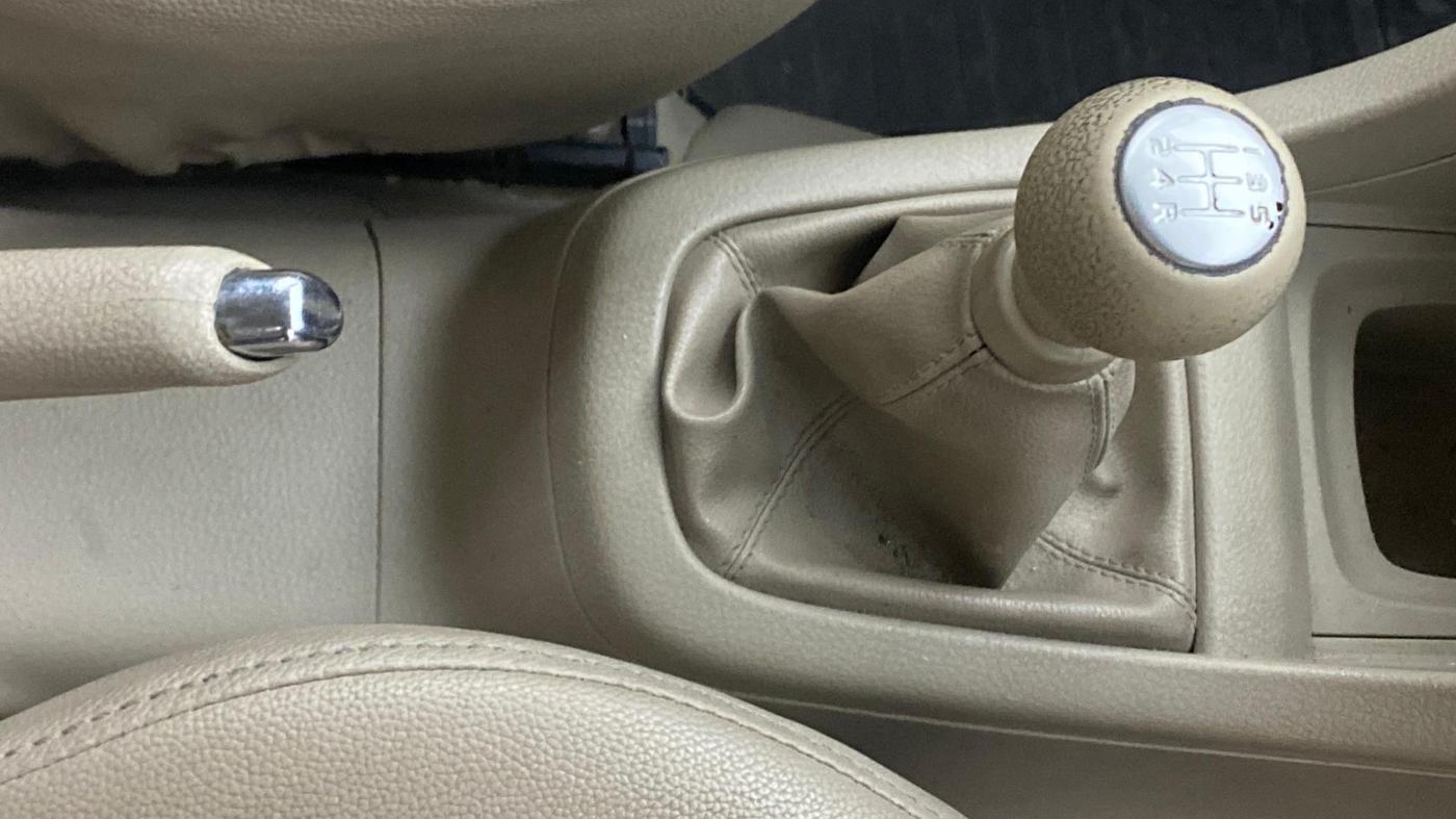 2016 Maruti Swift Dzire VXI, Petrol, Manual, 66,053 km, Gear Lever