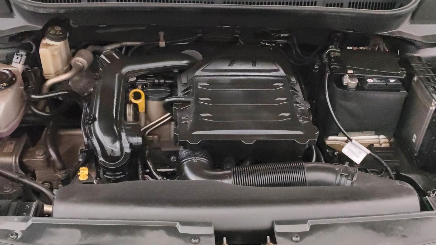 2021 Skoda KUSHAQ AMBITION 1.0L TSI AT, Petrol, Automatic, 30,889 km, Engine View