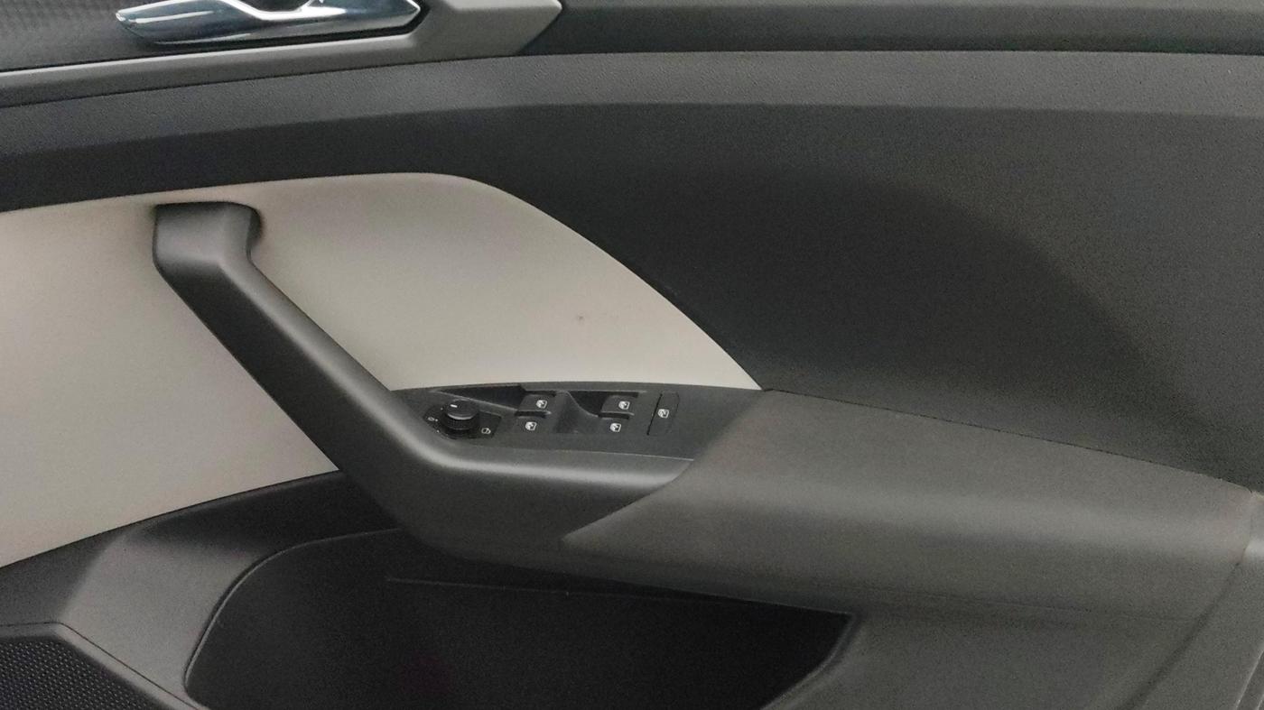 2021 Skoda KUSHAQ AMBITION 1.0L TSI AT, Petrol, Automatic, 30,889 km, Driver Side Door Panels Control