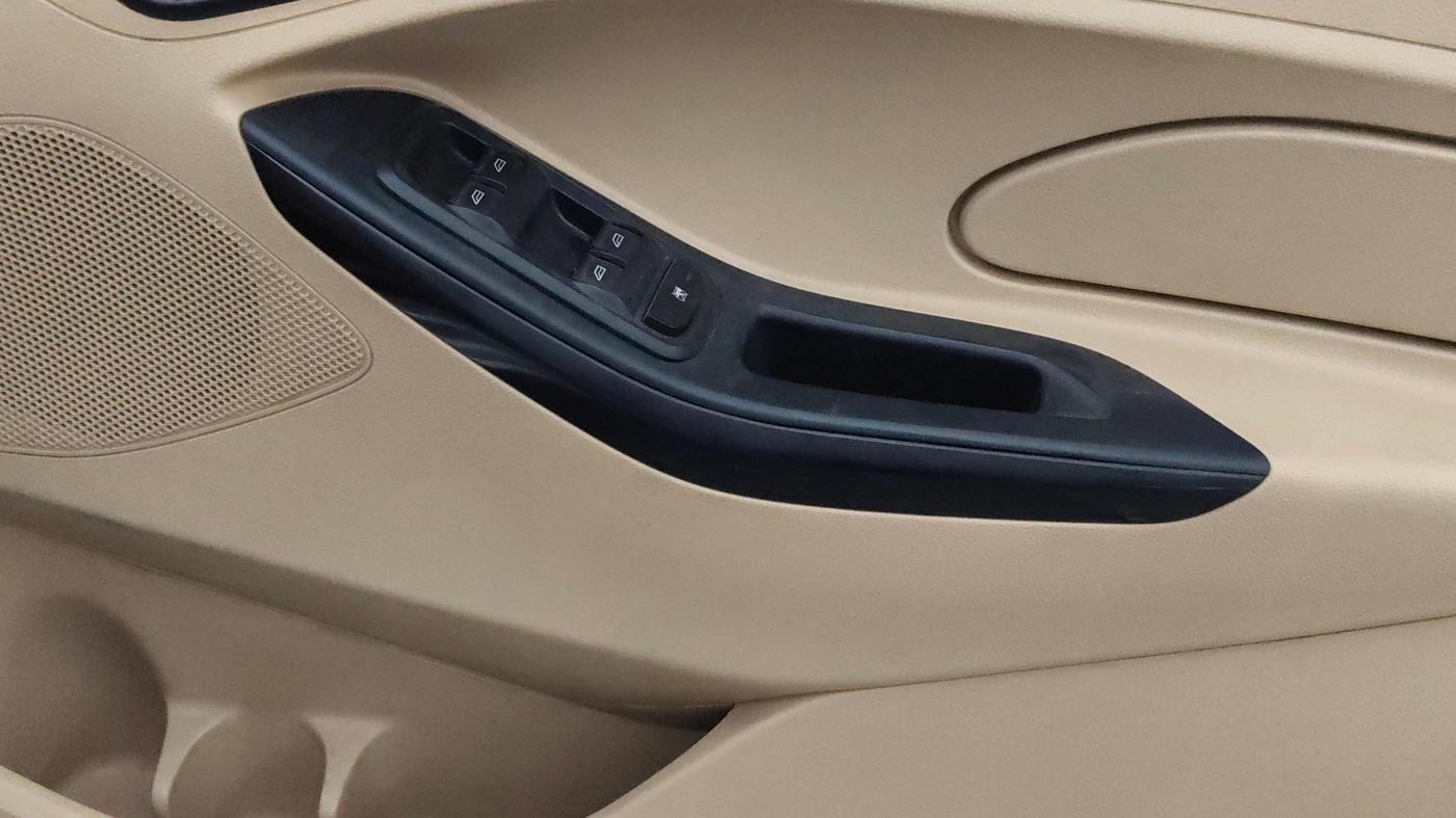 2019 Ford Figo Aspire TITANIUM 1.5 PETROL AT, Petrol, Automatic, 36,713 km, Driver Side Door Panels Control