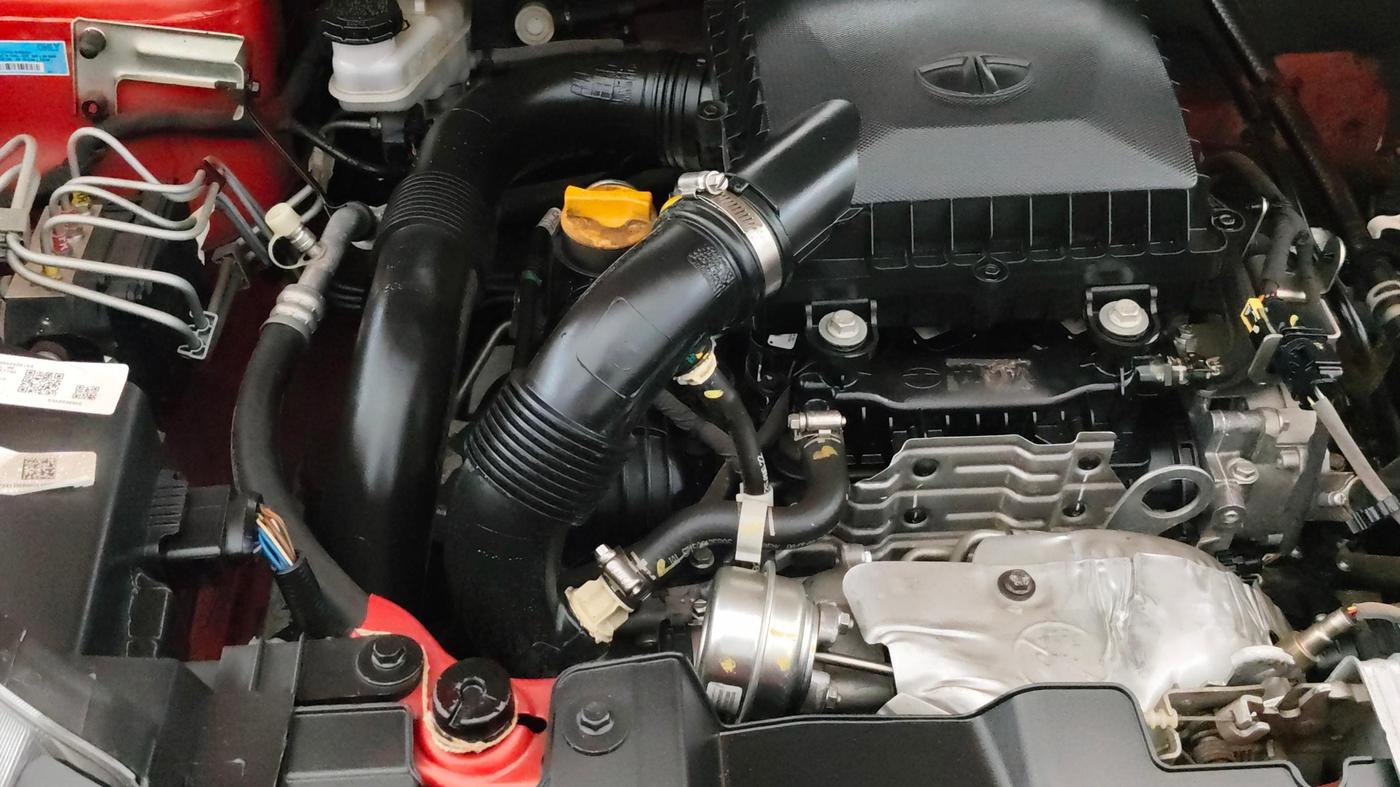 2022 Tata NEXON XZ PLUS PETROL, Petrol, Manual, 16,153 km, Engine View - Right