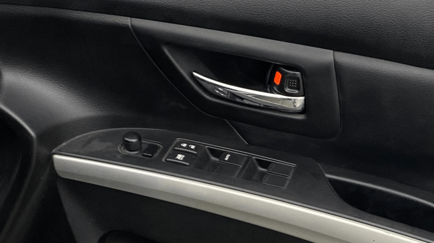 2015 Maruti S Cross ALPHA 1.6, Diesel, Manual, 67,120 km, Driver Side Door Panels Control