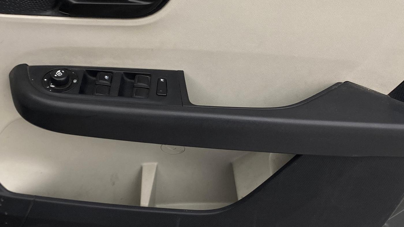 2022 Tata ALTROZ XM PLUS PETROL, Petrol, Manual, 82,937 km, Driver Side Door Panels Control