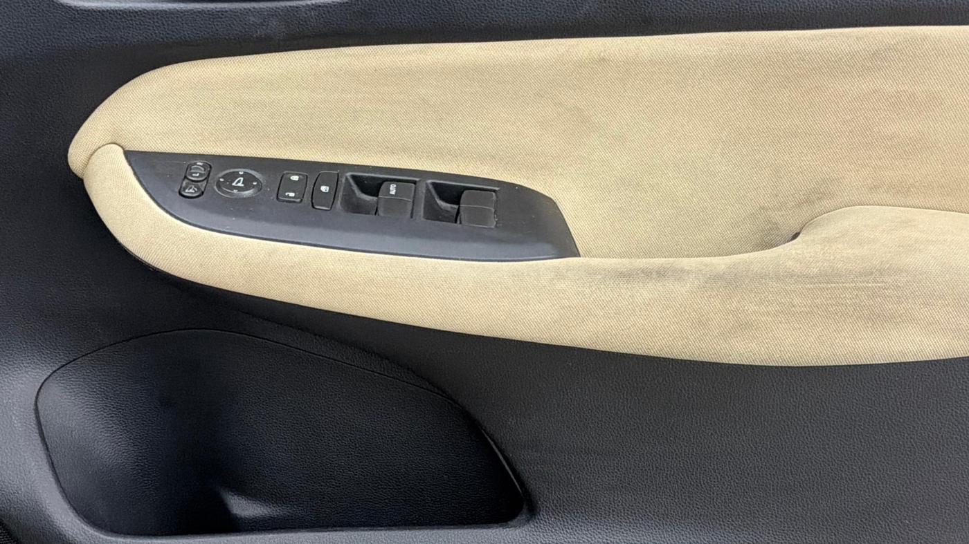 2022 Honda City 1.5L I-VTEC V MT 5TH GEN, Petrol, Manual, 69,545 km, Driver Side Door Panels Control